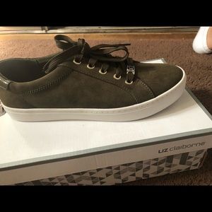 Liz Claiborne olive green shoes